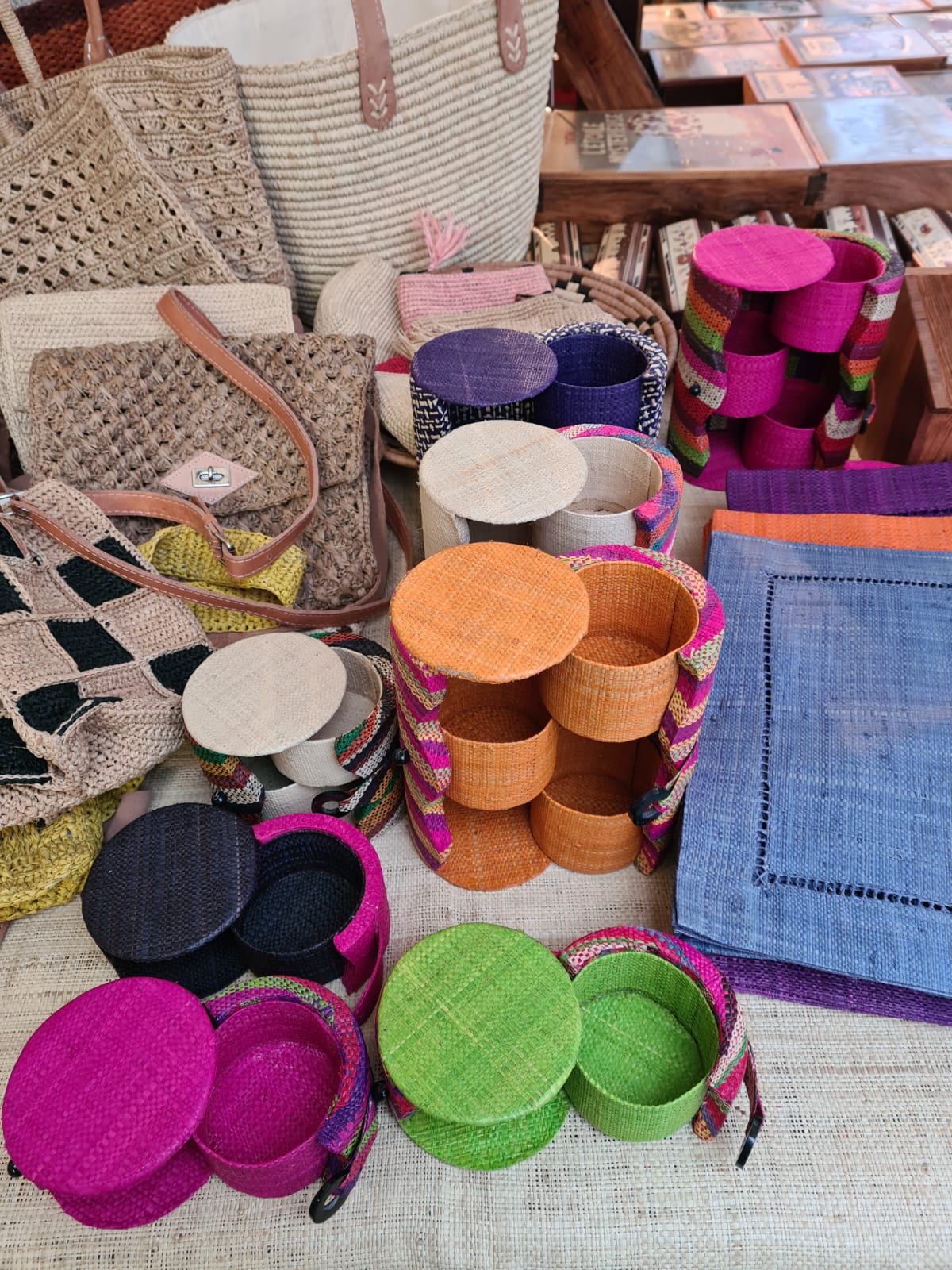 Boîte à bijoux en raphia