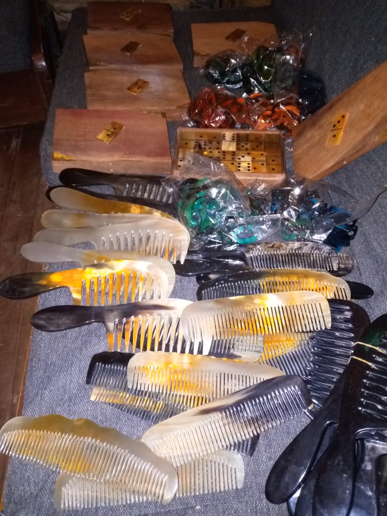  Peigne en corne de zébu