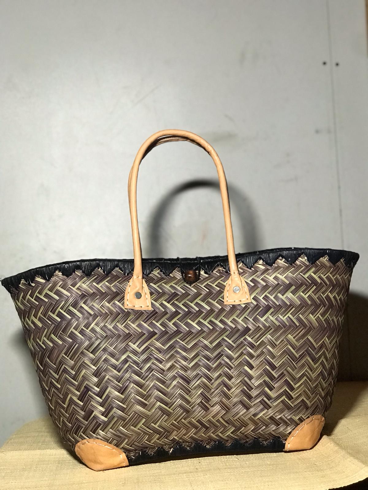  Cabas en raphia tissé