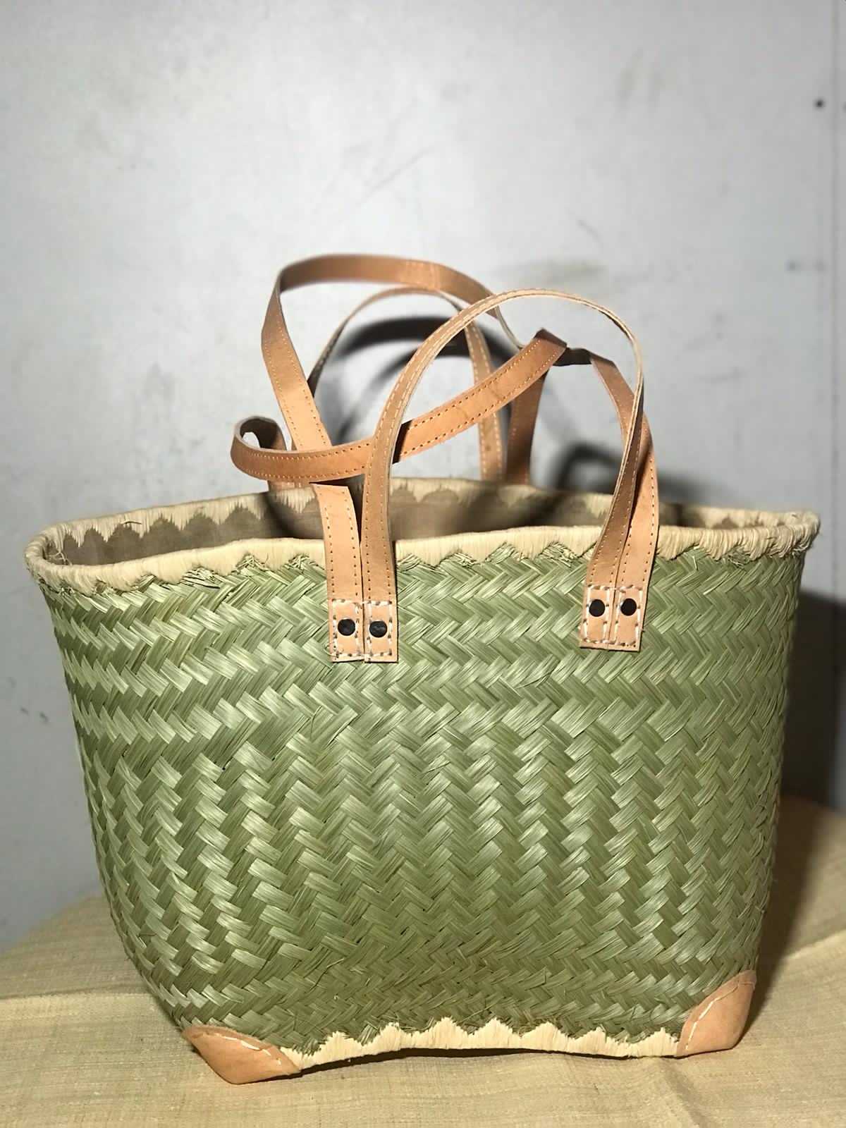  Cabas en raphia tissé